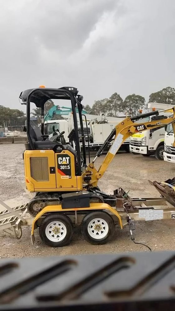 EMTR carrying out mechanical repair work on a CAT excavator