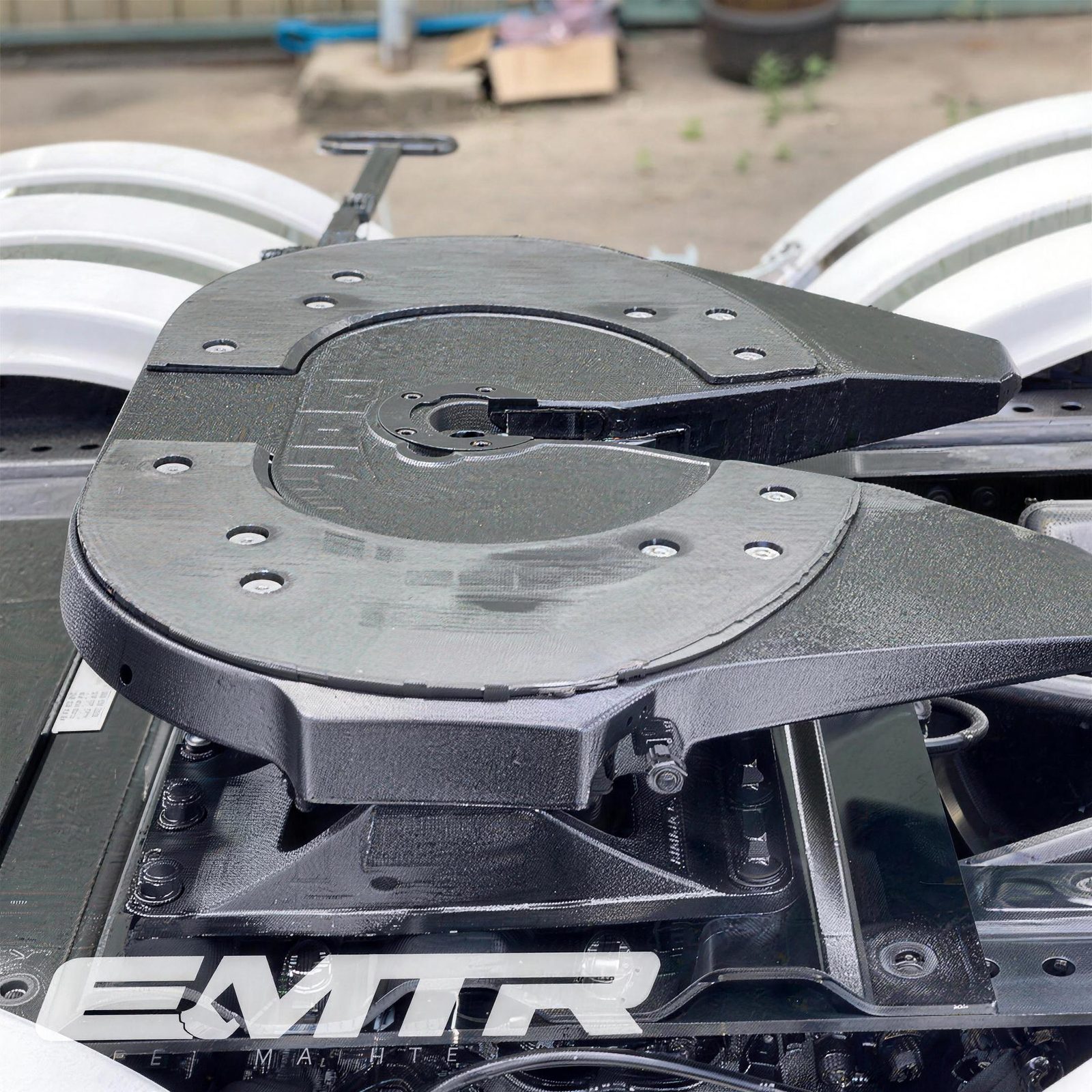 Turntable installation on a prime mover